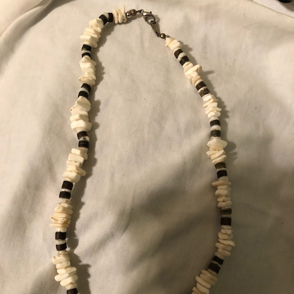 Hawaii’s shell necklace